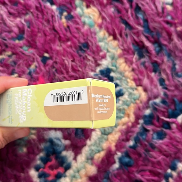 Lisa’s revealer skin improving foundation w spf 25 - Picture 4 of 4